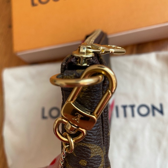Louis Vuitton min Pochette - Picture 6 of 8